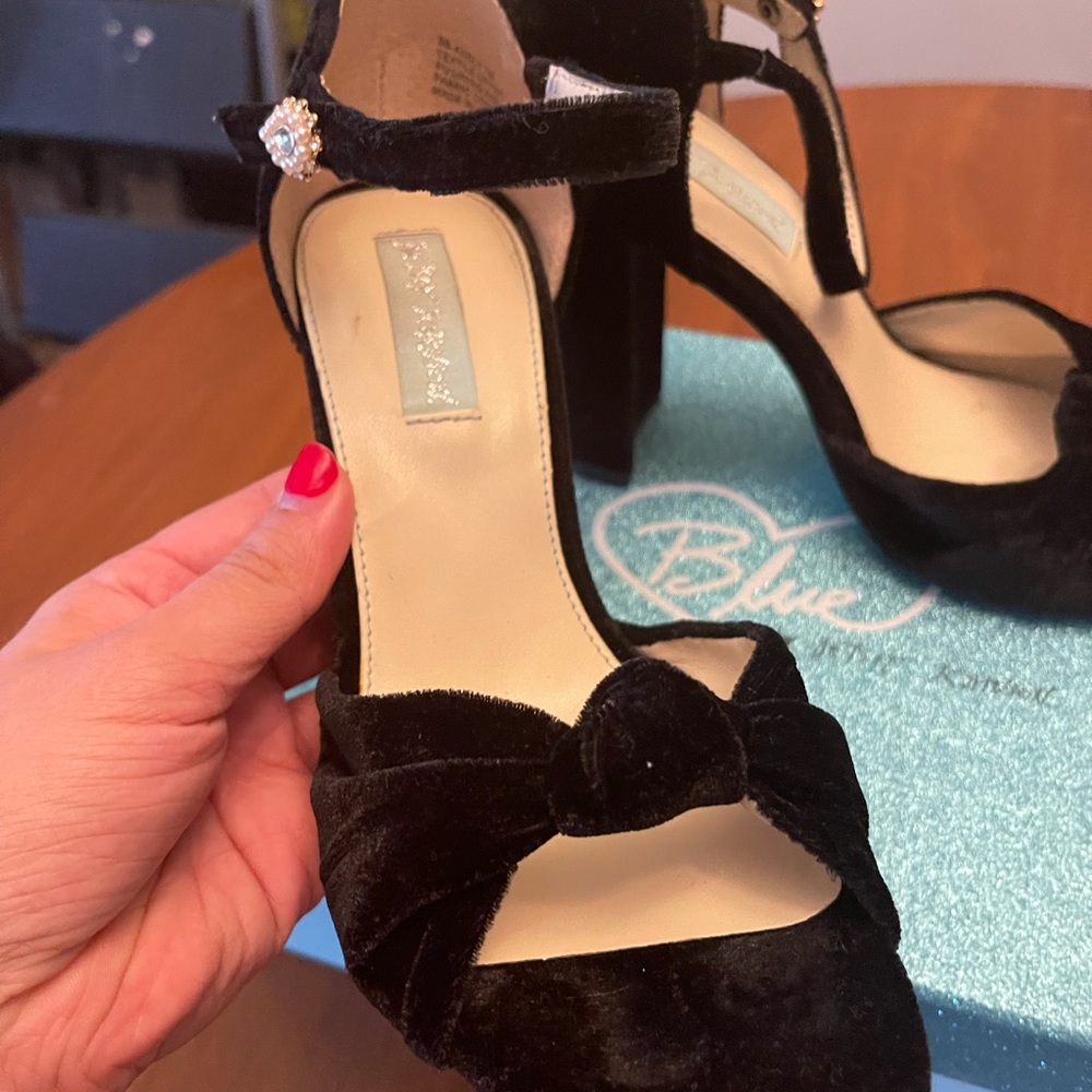Gently worm by Betsy Johnson Black Velvet Heel - Picture 3 of 6